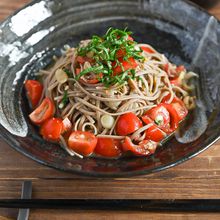 ゆでた蕎麦にあえるだけ！スプラットのサラダ蕎麦