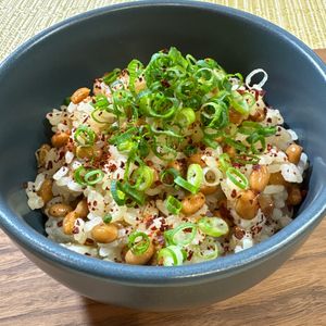 楽ラク手抜キッチン🐶🐾の作ってみた!投稿(牛肉だしの素でひと味違う！納豆ごはん)