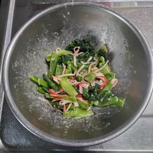 KUMIKOの作ってみた!投稿(【小松菜とカニカマのごまマヨ】レンジ2分で旨すぎるやつ)