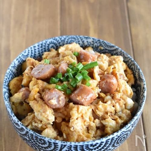 【ウインナーと卵の焼肉マヨ丼】味付けは焼肉のタレだけ！