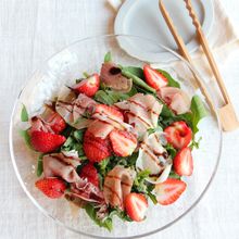 ルッコラといちごと生ハムのサラダ《おしゃれサラダ♪》
