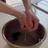 材料ふたつで副菜！《モロヘイヤとカニカマのナムル》の工程2