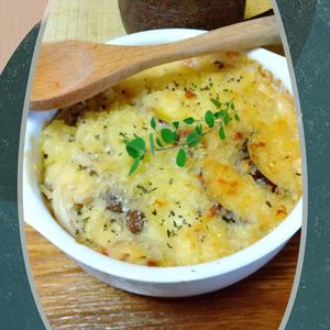 チョロリスの作ってみた!投稿(【さつまいもときのこの味噌グラタン】ほんのり和を感じる♪)
