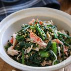 【春菊とカニカマの塩麹ごま和え】腸活にうれしい！