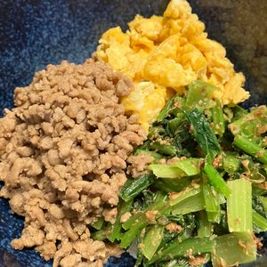 ミントミントの作ってみた!投稿(【甘辛そぼろの三色丼】10分で即完成♡ごはんとの相性抜群!)
