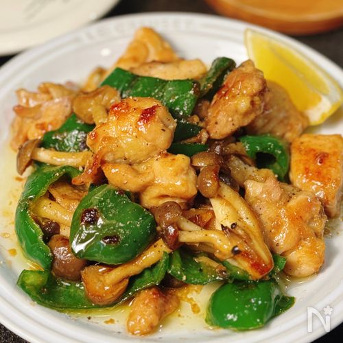 ご飯が止まらない!【鶏肉とピーマンのガリバタ醤油炒め】