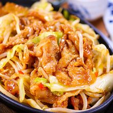 行列の定食屋さんの🍚豚バラもやしのにんにく辛味噌炒め🤩