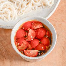 ひと手間でいつもとは違う味！そうめんのミニトマトラー油つけ汁