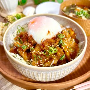 のりのり🐾🎀🤍の作ってみた!投稿(食材３つ！速攻で作れる！【ヤンニョム豚丼】)