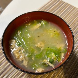 単身赴任おじさんの作ってみた!投稿(ふんわり卵とレタスの中華スープ)