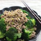 オイル蒸しブロッコリーの肉ドレかけ。