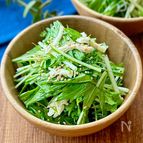 シャキシャキ食感♩水菜と鶏ささみの塩麹ナムル