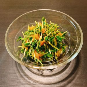 りんの作ってみた!投稿(やみつき！豆苗とキムチのパリパリサラダ♡)