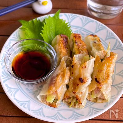 大葉とミョウガでさっぱり味わう「包まない豚こま棒餃子」