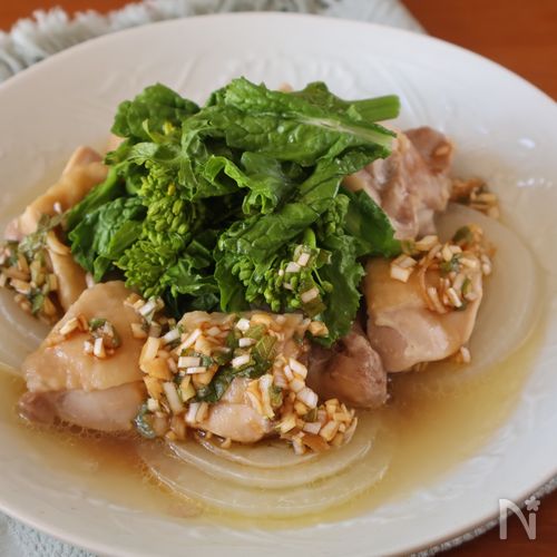 新玉ねぎと菜の花と鶏肉のフライパン蒸し