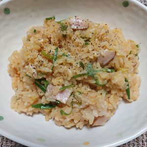 よっこの作ってみた!投稿(炊飯器で簡単♪ハムと長ねぎのチャーハン風炊き込みごはん)