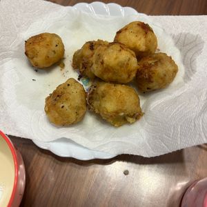シャオランの作ってみた!投稿(【新じゃがチーズボール】チーズがとろ〜り♪)