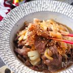 【牛こま200gで牛丼の素】ダブル玉ねぎカサ増し牛肉の甘辛煮