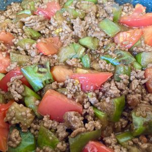 ゆかりの作ってみた!投稿(なすとトマトで簡単！こってり甘辛【ソースそぼろ丼】)