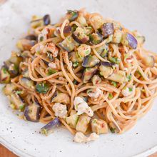 鶏皮があったら捨てないで！やみつき！鶏皮とナスのパスタ