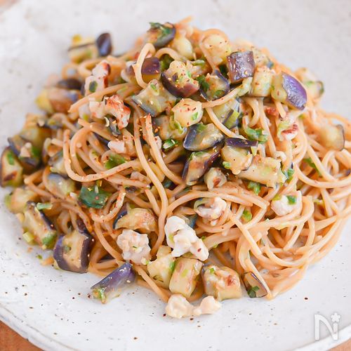 鶏皮があったら捨てないで！やみつき！鶏皮とナスのパスタ