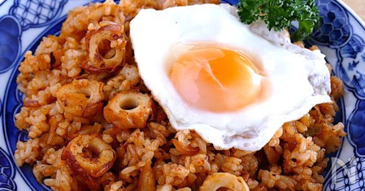 お昼ごはんにちょうど良いちくわのキムチチャーハン