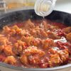 【チキンとまとチーズ】トマトをつぶすだけでソースが完成🍅✨の工程5