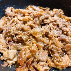 ねこまりも🐈‍⬛の作ってみた!投稿(下味マヨでやわらかい♪豚ロース厚切り肉のヤンニョム風)