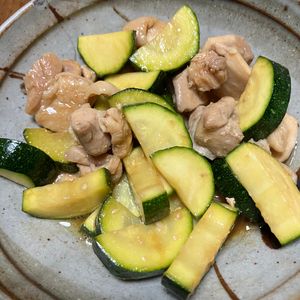 チョメ奴の作ってみた!投稿(お弁当にも♪鶏肉とズッキーニのオイスターソース炒め)