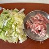 【豆乳胡麻みそ担々うどん】白菜たっぷり！の工程1