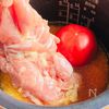 ドボンと沈めるだけ！トマチキ炊き込みご飯の工程3