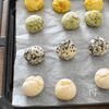 丸めて焼くだけ！米粉のカラフルポンデケージョ風の工程3