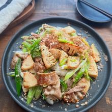 【豚肉とたけのこのねぎ塩炒め】白だしが決め手！