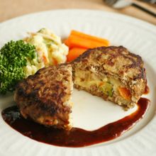 ポテトサラダ入りのびっくりハンバーグ