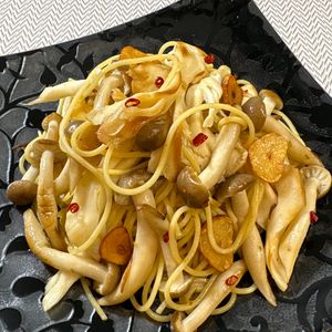 楽ラク手抜キッチン🐶🐾の作ってみた!投稿(メイン食材しめじだけ！ゆずこしょう香るしめじのぺペロンチーノ)