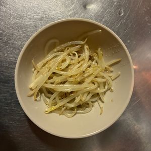 ぱぁぷるへいずの作ってみた!投稿(秒速レシピ！？レンジで簡単『無限やみつきもやし』)