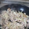 コク旨【豚こまときのこのオイバター炒め】旨味凝縮♡お弁当にもの工程2