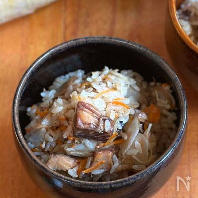 調味料ナシで手軽に作れる!ごぼうとさばの炊き込みご飯