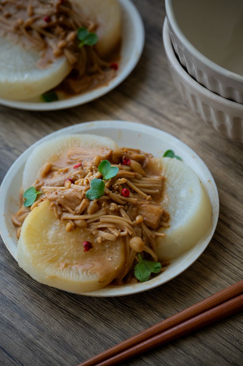 大根のまろやかえのきソースかけ | レシピサイトNadia