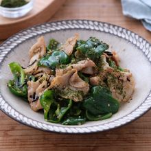 ご飯にぴったり!砕きピーマンと豚バラ肉ののり塩昆布炒め