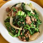 ほうれん草と玉ねぎの肉味噌炒め