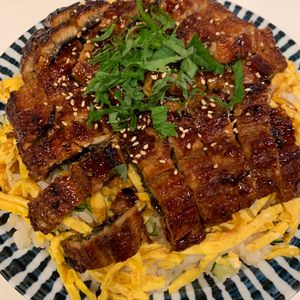 ぐ〜たら子の作ってみた!投稿(うなぎ1尾で家族4人大満足！鰻ちらし)