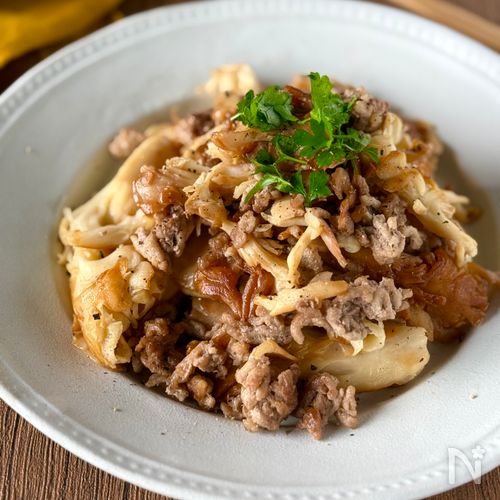 秋の簡単副菜【舞茸とひき肉の麺つゆバターガーリックソテー】