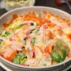 簡単彩りおつまみ♪【パプリカとピーマンのベーコンチーズ焼き】