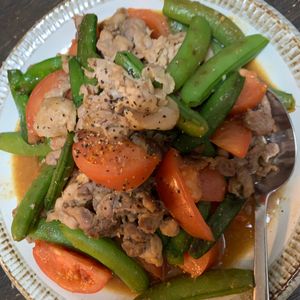 ぐ〜たら子の作ってみた!投稿(【豚ロース肉とスナップエンドウとトマトの旨味噌炒め】)