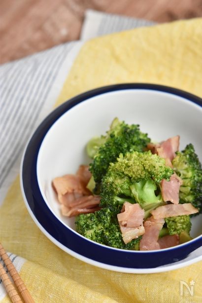 蒸し煮ブロッコリーとガーリックのサラダ