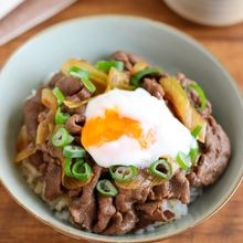 煮るだけ簡単♪長ねぎ牛丼