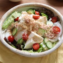 こく旨!【豆腐と新玉ねぎのごまドレサラダ】