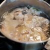 いつものレシピがグレードアップ！？だし香る鶏皮白ポン酢の工程1
