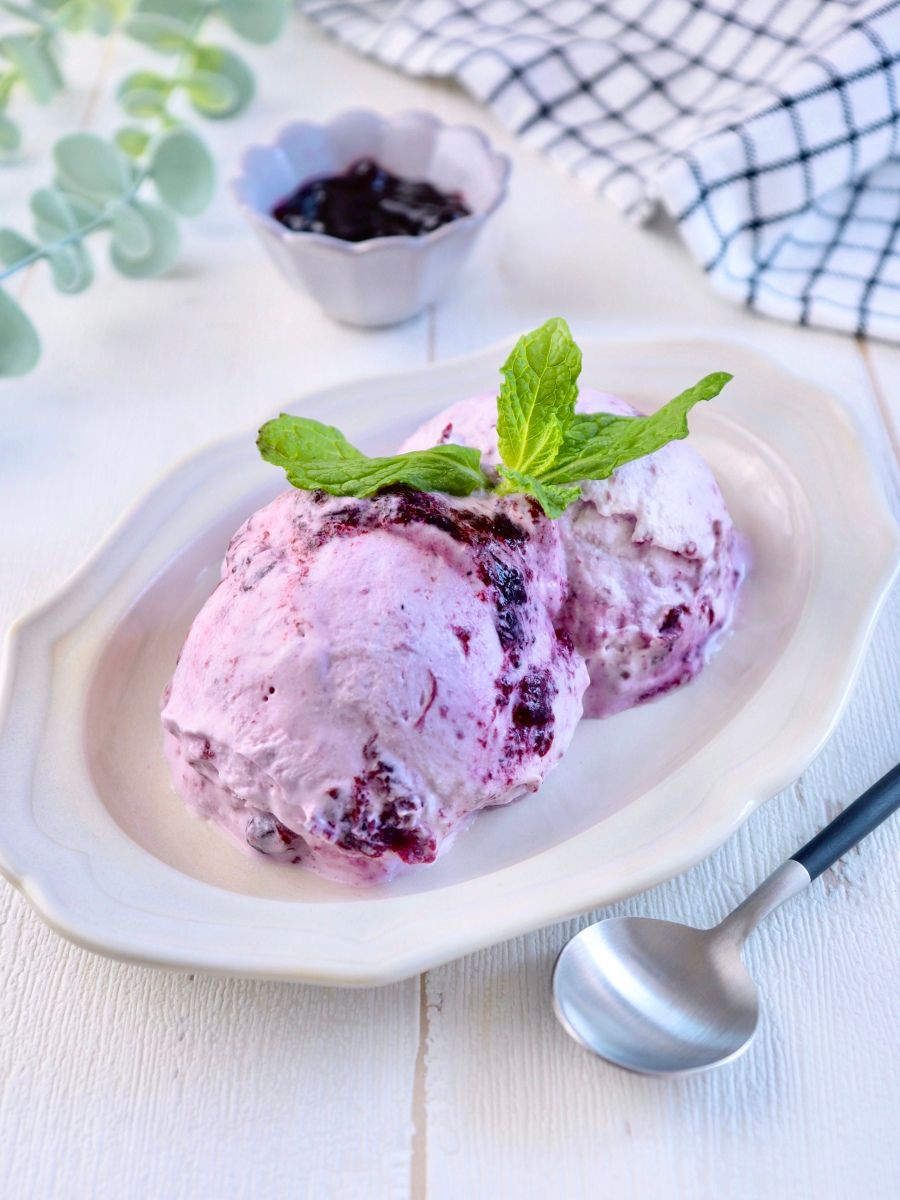 ブラックベリーとアップルのフローズンヨーグルトケーキのレシピ